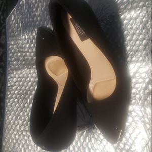 Jones New York Signature Black Pumps size 9 used once.